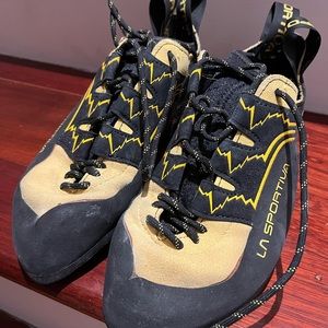 La Sportiva 800 Katana Laces rock climbing shoes. Used for 1 indoor climb.